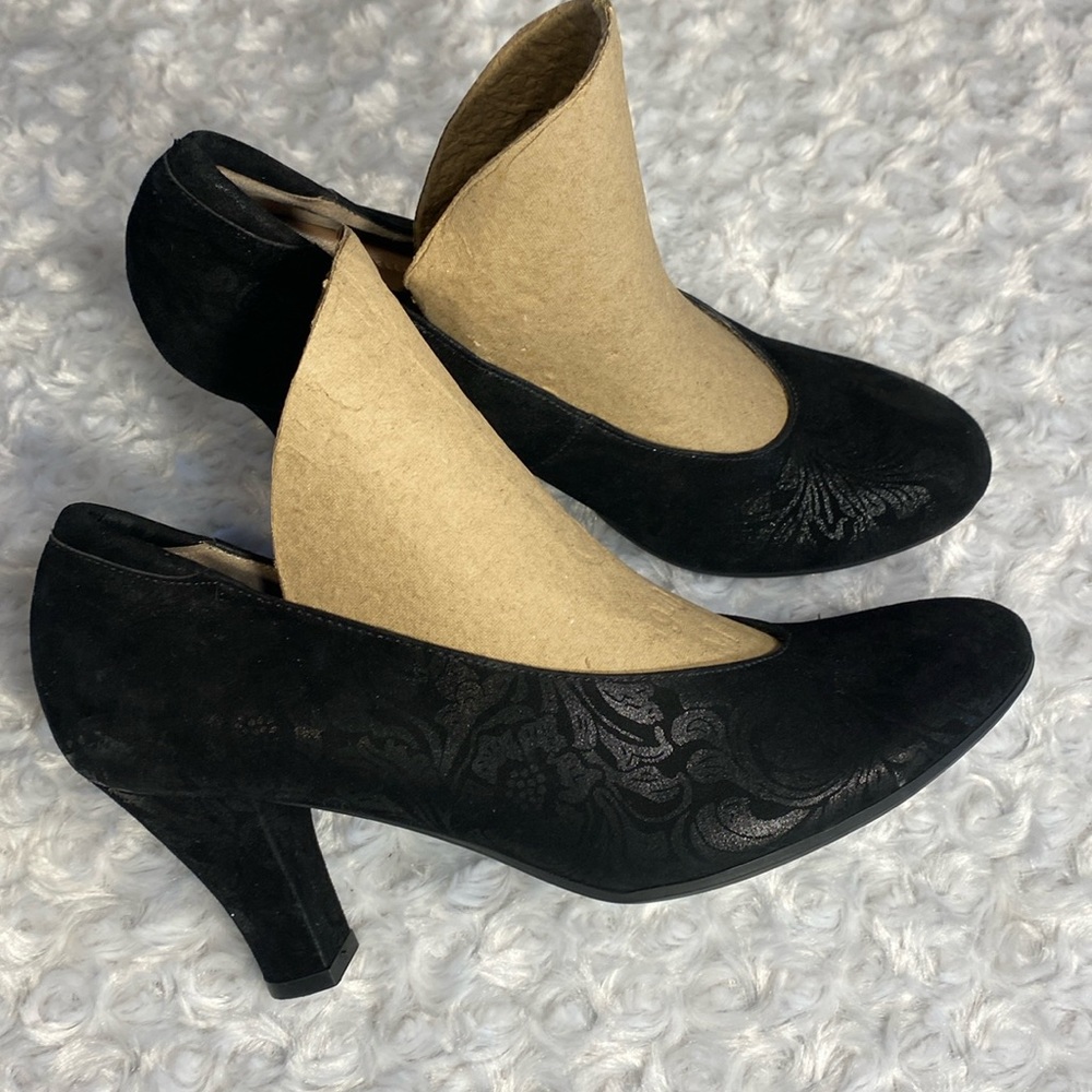 BeautiFeel pumps size 38 embossed floral black soft suede